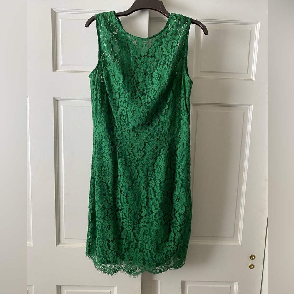 Green lacy Eva Mendez New York and company dress. Bows in the back